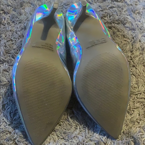 Shiny silver stilettos 👠 - Picture 4 of 5